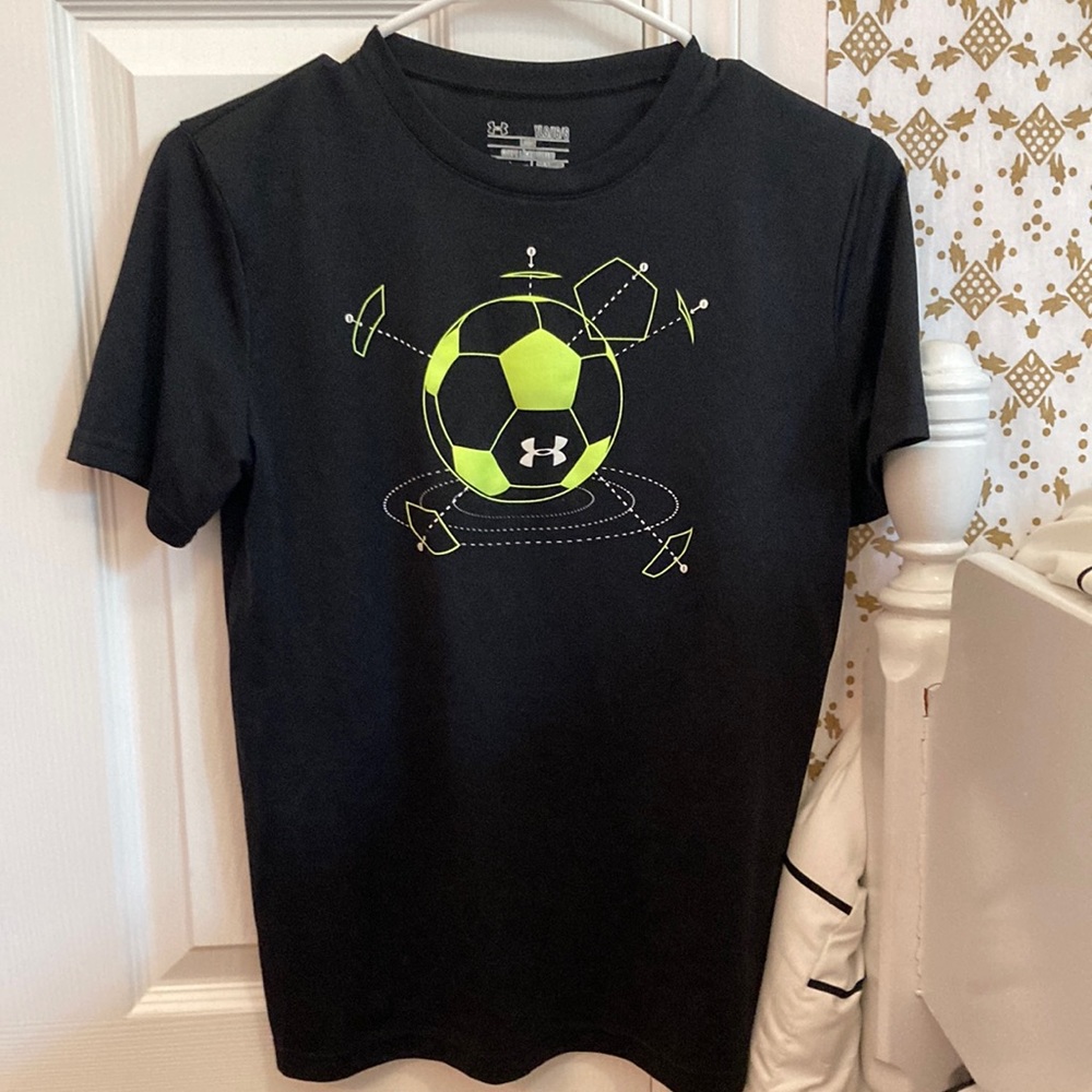 Boys under Armour soccer shirt. Youth large